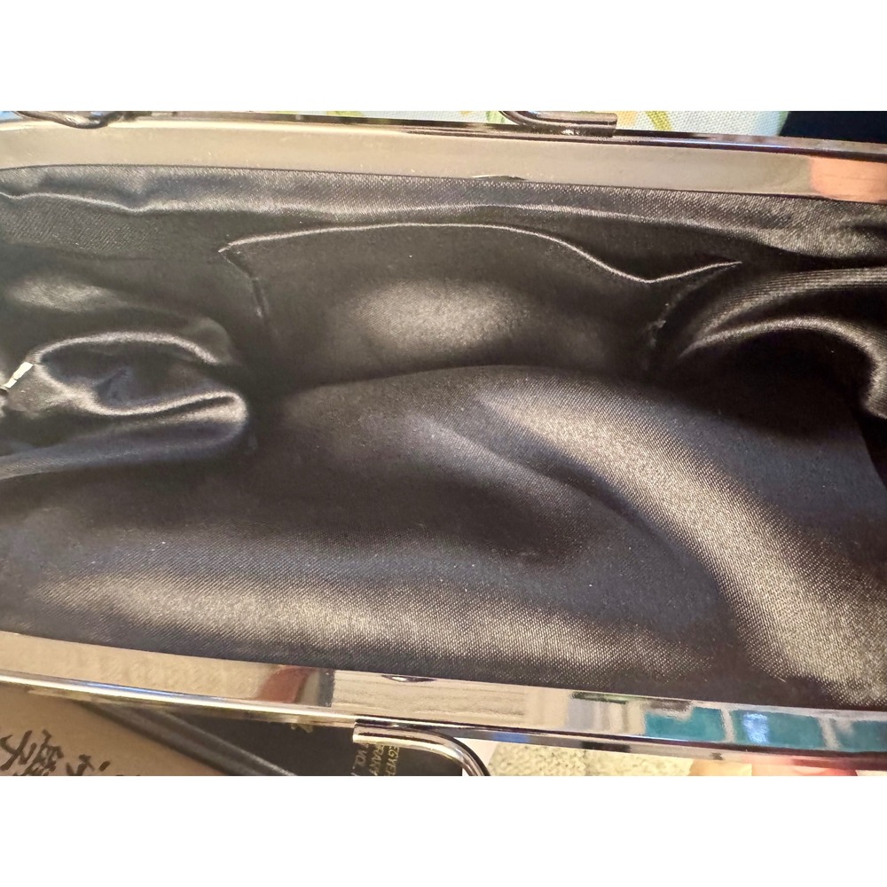 Silky Beaded Evening Clutch Silver Kiss Lock Black Tie Wedding Bag EUC - Picture 7 of 9